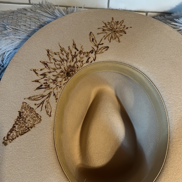 100 percent wool custom burned cowboy hat. - Picture 7 of 8